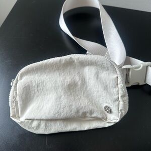 Lululemon everywhere belt bag